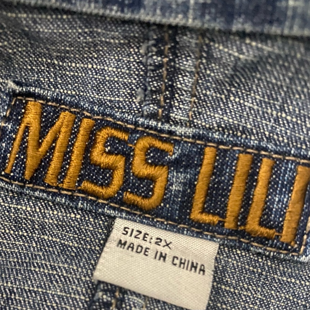 Miss Lili Cropped Denim Jacket with Button Detail - Picture 11 of 11